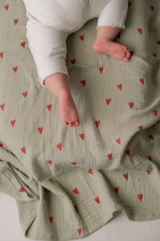 STUDIO NOOS - SWADDLE ZAVINOVAČKA Print Medium | Green Hearts 3