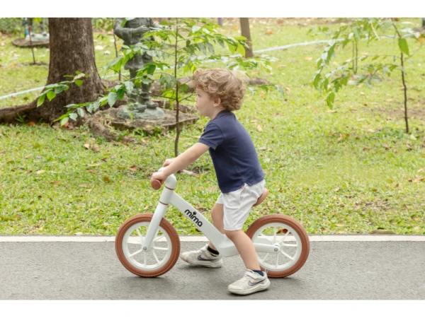 Odrážadlo Zoom Lite White 2