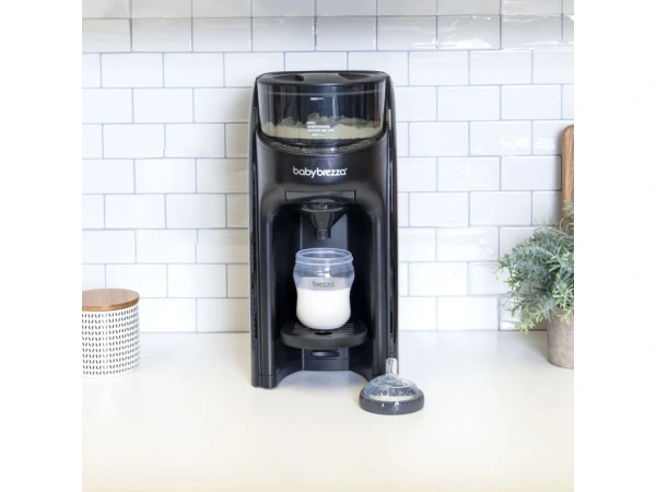 Baby Brezza Formula Pro Advanced All Black - prístroj na prípravu dojčenského mlieka 1