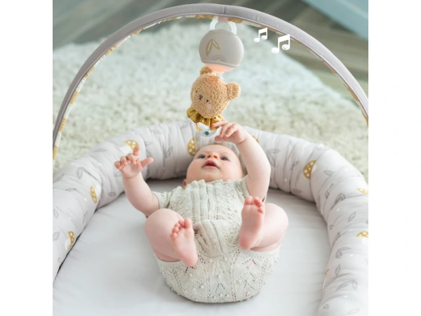Hniezdo pre bábätko s hrazdou Little Explorer 8