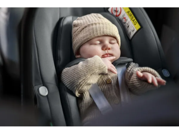 Pebble S autosedačka Tonal Black + základna FamilyFix S 7