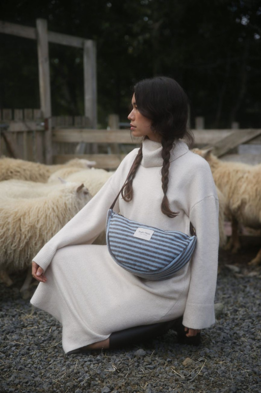 STUDIO NOOS - VLNENÁ FANNY PACK adult - kabelka Stripy Wool | Light Blue Brown 1
