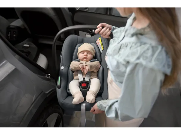 Pebble S autosedačka Tonal Graphite + základna FamilyFix S 11