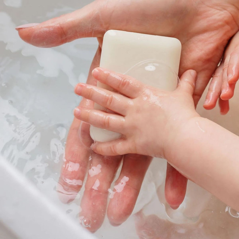 BIOLANE Extra jemné a hydratačné mydlo na umývanie 150g 1