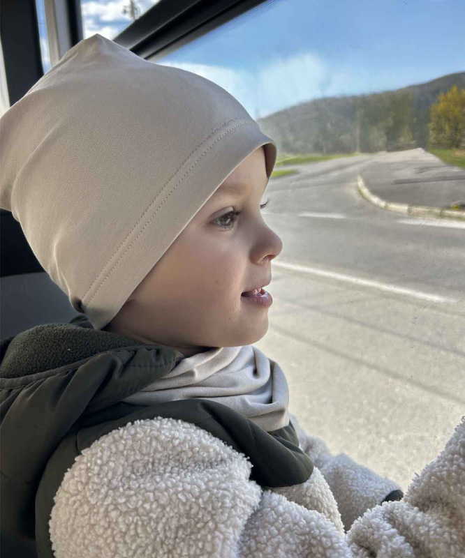 Bavlnená detská čiapka jednovrstvová BySues - PIESKOVÁ.