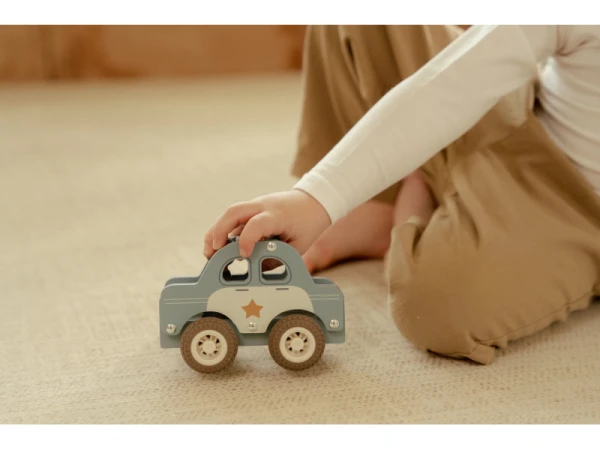 Policajné auto drevené 9