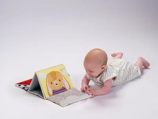 Knižka pre hru na brušku Sensory Book 7