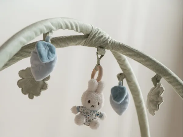 Hracia deka s hrazdou králiček Miffy Lucky Leaves 6
