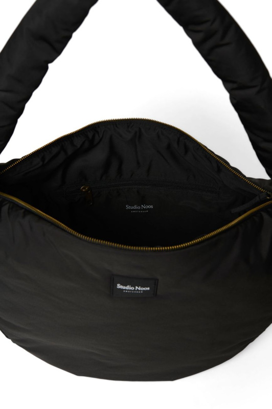 STUDIO NOOS - Puffy Cross Body Bag | Black 6