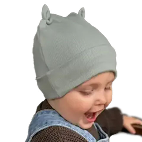 Dieťa s prechodnou čiapkou na hlave