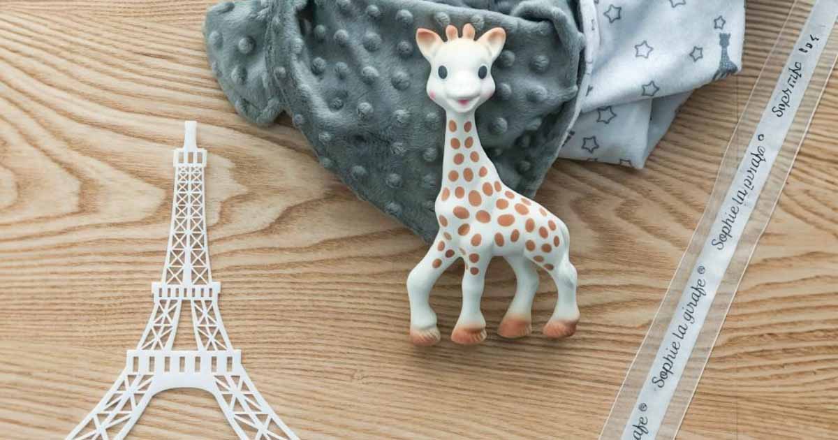 Darčekový set s hračkami pre bábätko – žirafa Sophie a deka