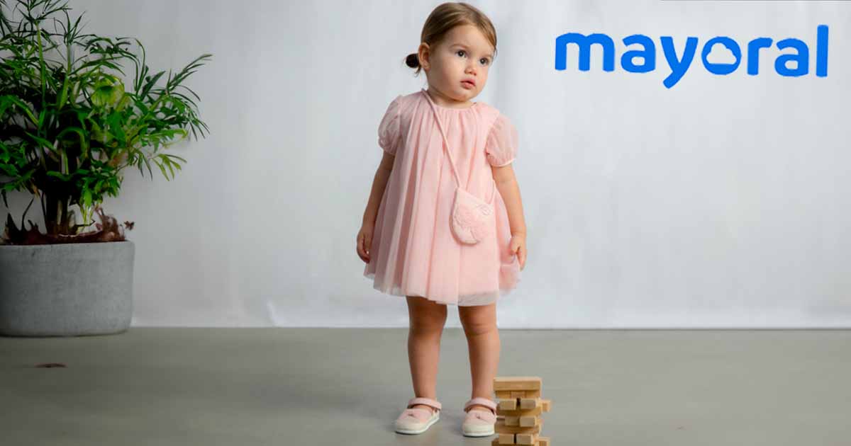 Dievčatko v letnom oblečení šaty pre dievčatá Mayoral