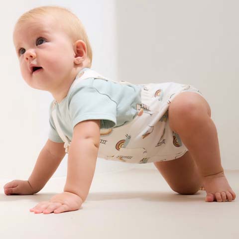 Pohodlný letný outfit Mayoral pre bábätko ktore štvornoží